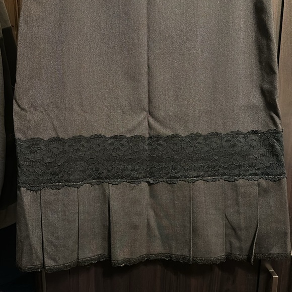 Lindor skirt, size 8, dark grey with black lace - Picture 3 of 4